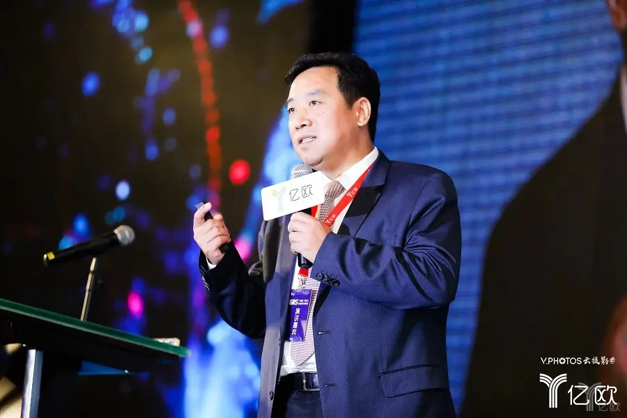 彩生活服务集团的CEO 唐学斌